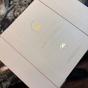 Peptide and  collagen face therapy